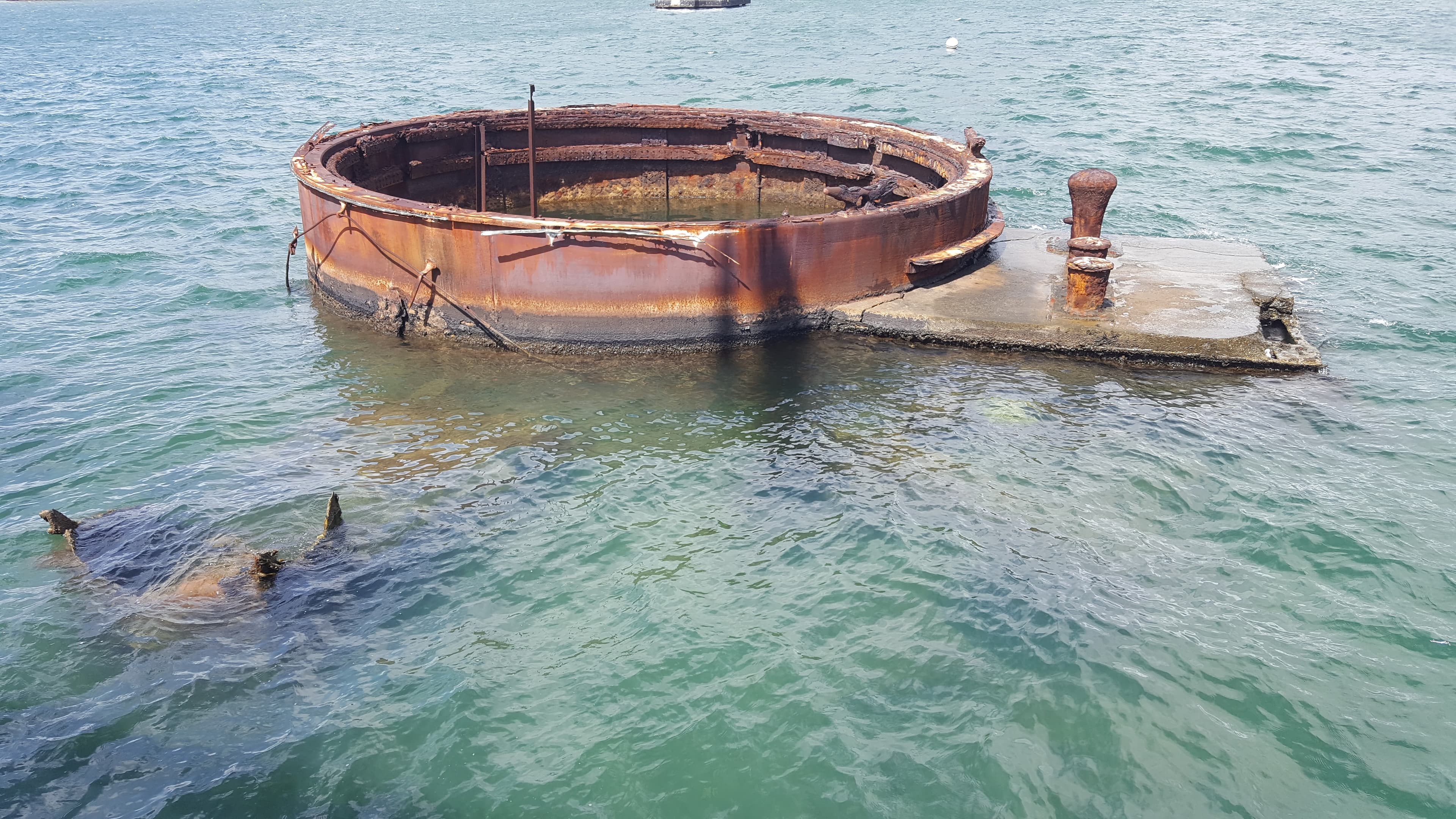 Ko'olau ridgeline. The mountain range splits the island's climate in two — wet windward, dry leeward.